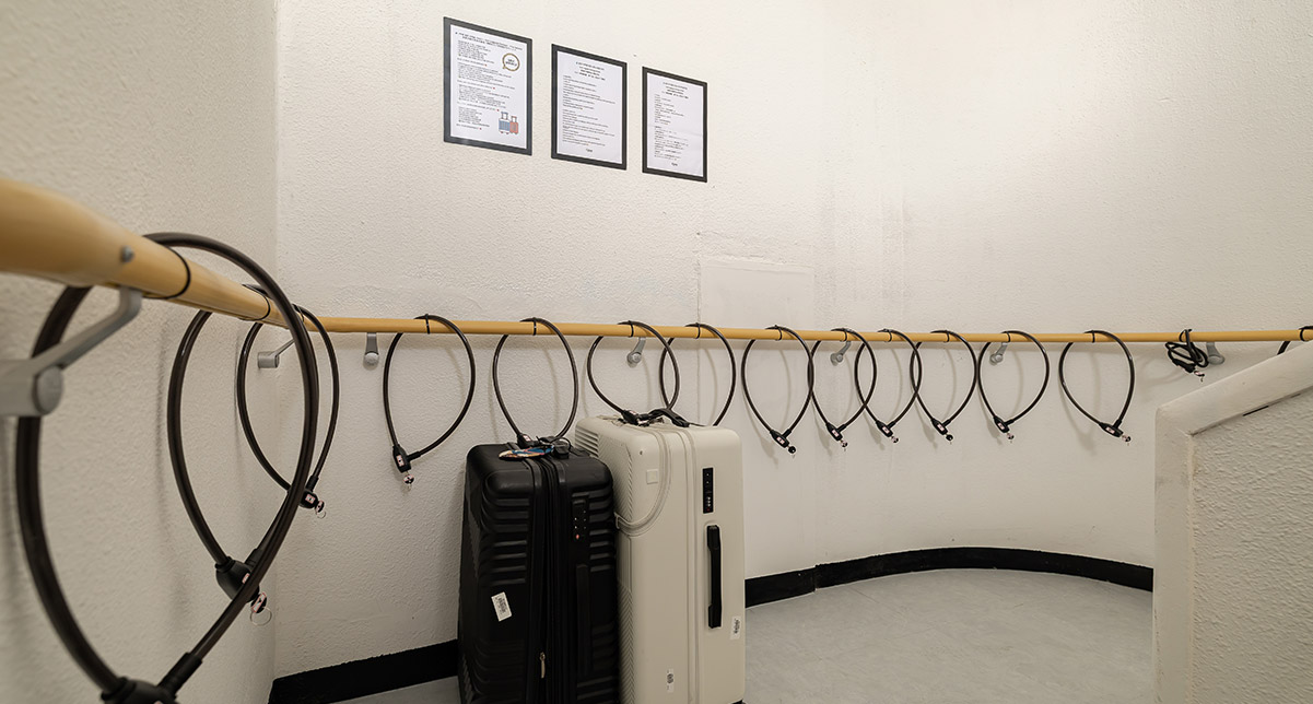 Self-Luggage Storage